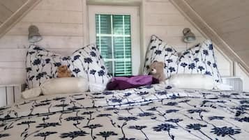 House | 1 bedroom, individually furnished