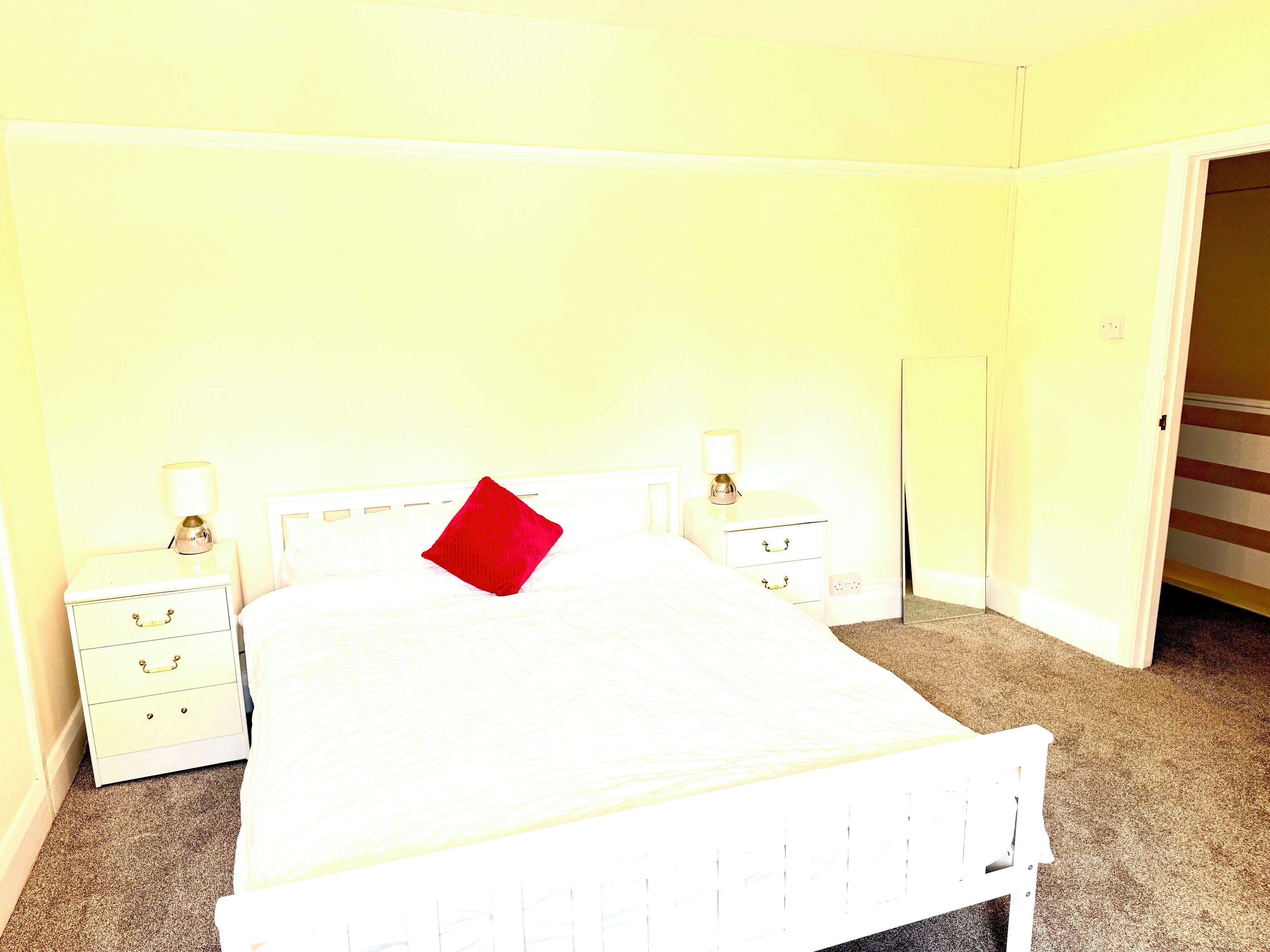 WiFi (free), bed sheets