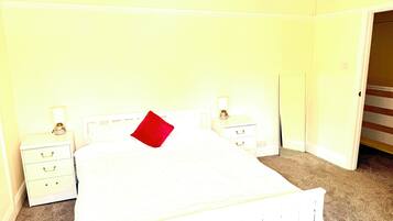 WiFi (free), bed sheets