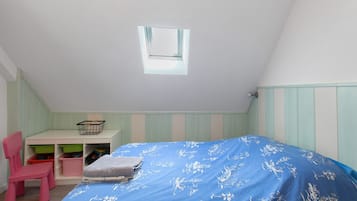 3 quartos, ferros/tábuas de passar roupa, Wi-Fi, roupa de cama