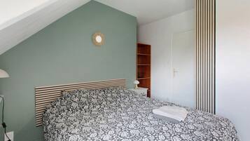 3 habitaciones, tabla de planchar con plancha, wifi y ropa de cama