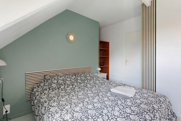 3 chambres, fer et planche à repasser, Wi-Fi, draps fournis