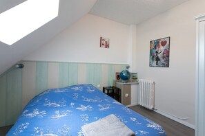 3 habitaciones, tabla de planchar con plancha, wifi y ropa de cama 