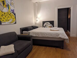 Iron/ironing board, free WiFi, bed sheets - Laneway Studio - Surry Hills (Surry Hills)