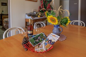Dining - L'Etable de Sauvignac - Avec piscine privée (Sauvignac)