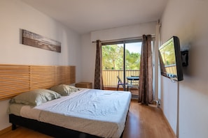 1 habitación, tabla de planchar con plancha y wifi gratis 