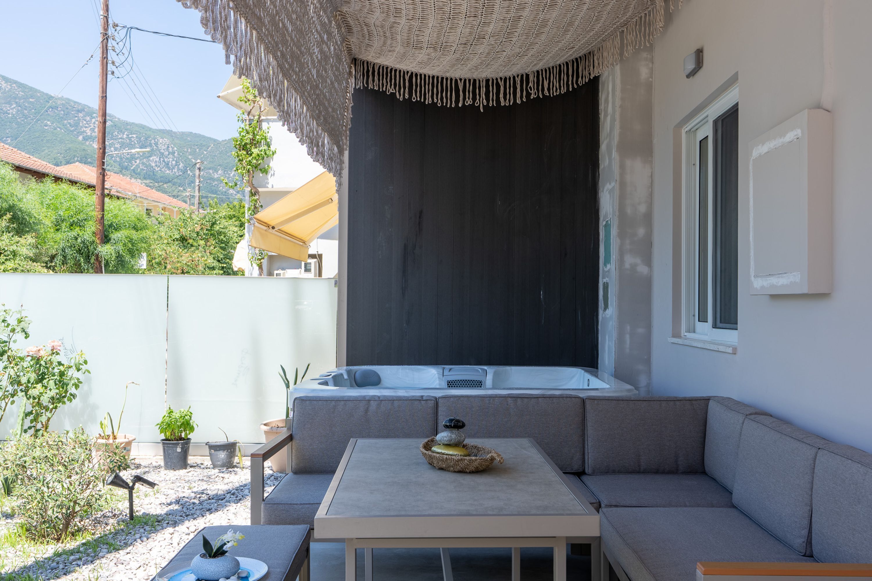 Outdoor spa tub