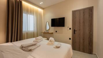 3 bedrooms, WiFi (free), bed sheets
