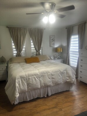 Room - 4-bedroom house in tranquil Lehigh Acres with Central AC (Lehigh Acres)