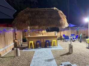 Outdoor dining - 4-bedroom house in tranquil Lehigh Acres with Central AC (Lehigh Acres)