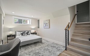 Room - Quaint 3-bedroom house with AC in lovely Washington (Washington)