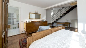 Apartamento, vistas al lago | Ropa de cama de alta calidad y edredones de plumas