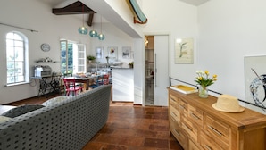 Apartamento, vistas al lago | Interior