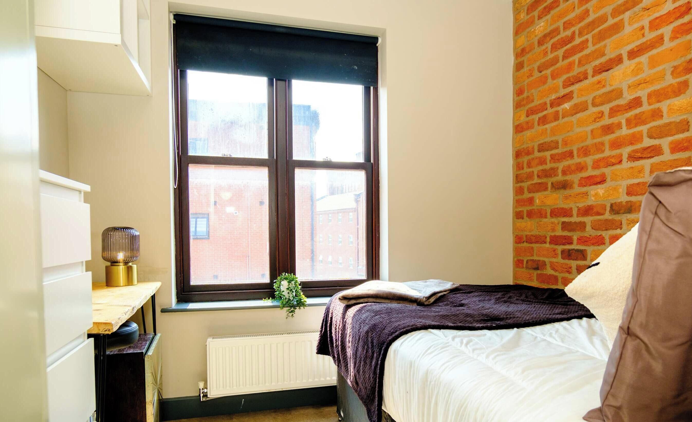 6 bedrooms, iron/ironing board, WiFi, bed sheets