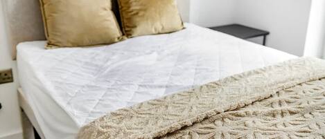 6 chambres, fer et planche à repasser, Wi-Fi, draps fournis