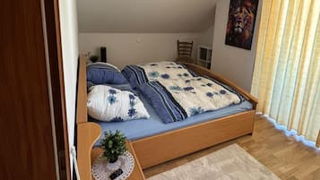 WiFi (free), bed sheets