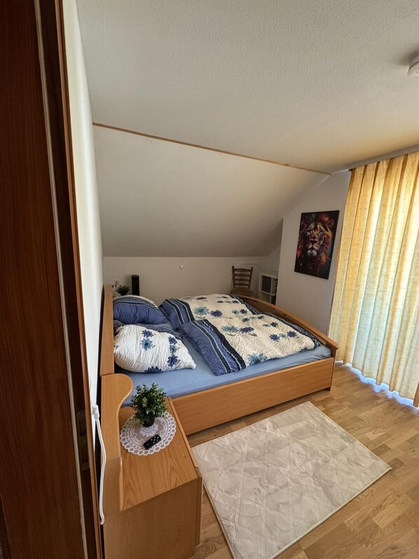 Internet, bed sheets - Vrbo Property (Heimbuchenthal)