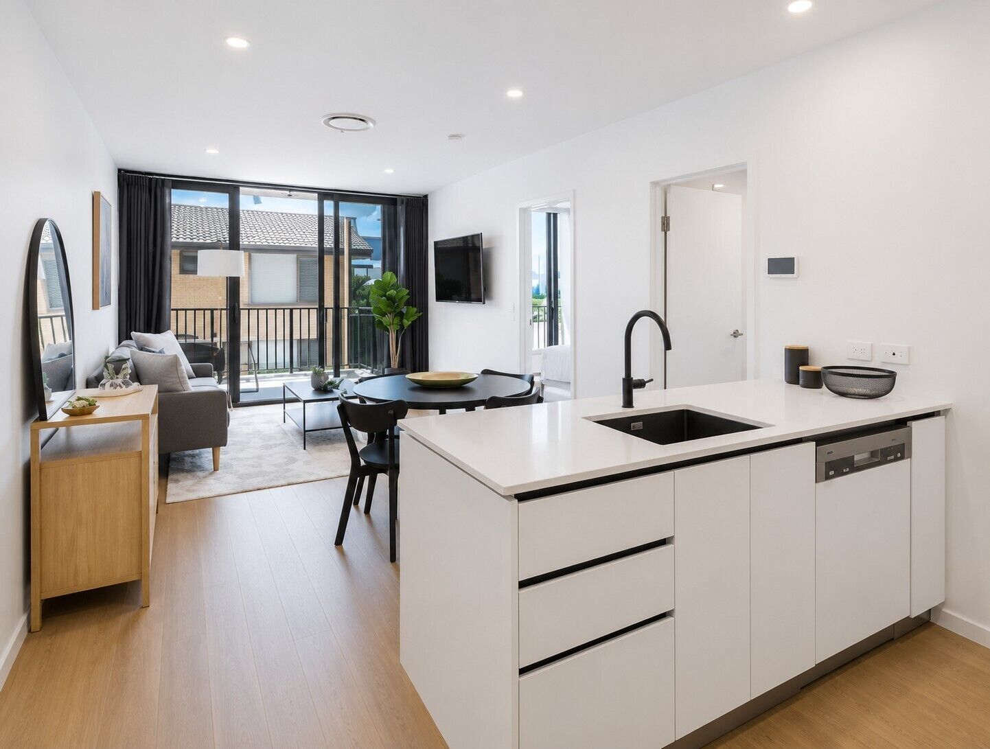 Apt 2 - 18 Remembrance Drive - Surfers Paradise - Surfers Paradise