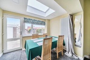 Dining - Cottage Sleeps 6 With Parking & Garden (Bridlington)