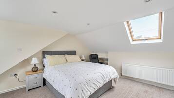 2 bedrooms, iron/ironing board, free WiFi, bed sheets