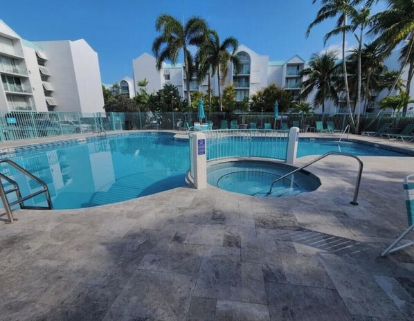 Pool - Beautiful 2-bedroom centrally located Salt Pond Condo in sunny Key West (Key West)