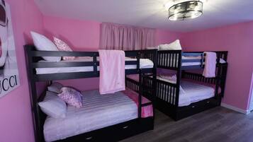 3 quartos, ferros/tábuas de passar roupa, Wi-Fi, roupa de cama