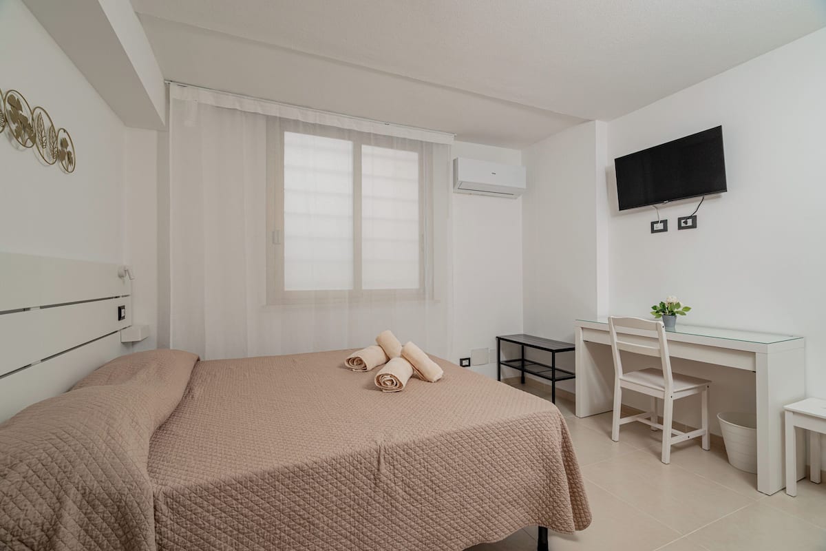 Ropa de cama de alta calidad y escritorio