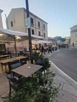Outdoor dining - Domo Archea (Olbia)