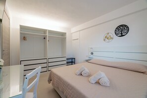 Iron/ironing board (on request), free WiFi - Domo Archea (Olbia)