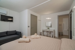 Ropa de cama de alta calidad y escritorio