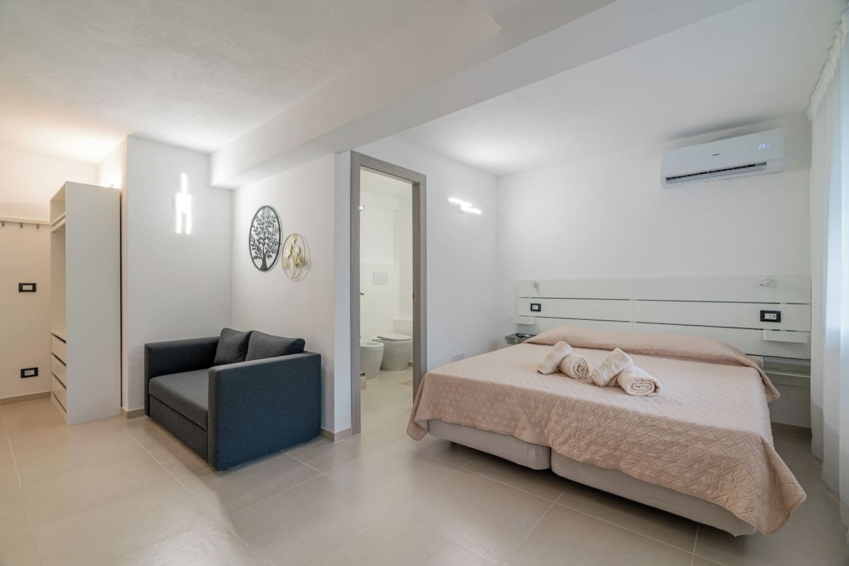Ropa de cama de alta calidad y escritorio