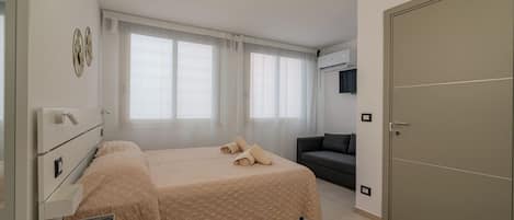 Classic Room, 1 Double Bed | Premium bedding, desk, iron/ironing board (on request), free WiFi
