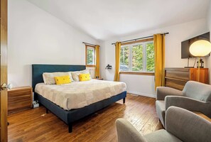 3 bedrooms, travel cot, WiFi, bed sheets