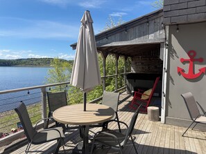 Outdoor dining - Waterfront Retreat, 450ft Private Beach (Kingston)