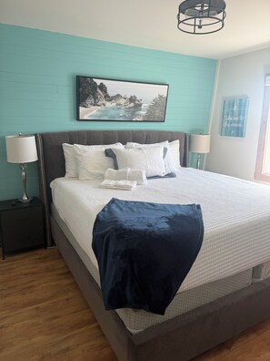 Room - Waterfront Retreat, 450ft Private Beach (Kingston)