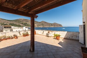 Unclassified image, 4 of 23, button - The Window onto the Blue - Favignana (Favignana)