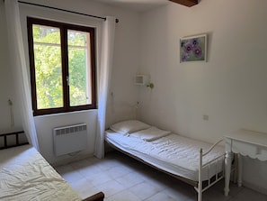 3 bedrooms, iron/ironing board