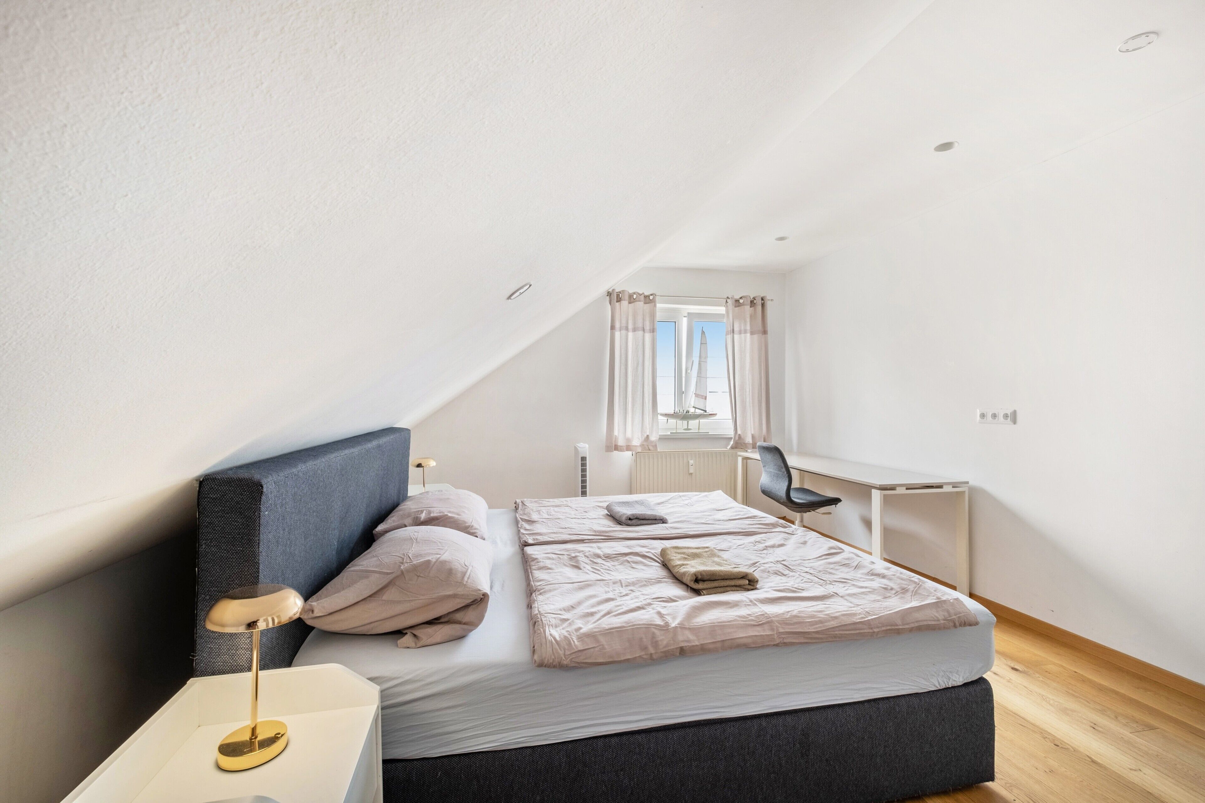 2 quartos, ferros/tábuas de passar roupa, Wi-Fi, roupa de cama