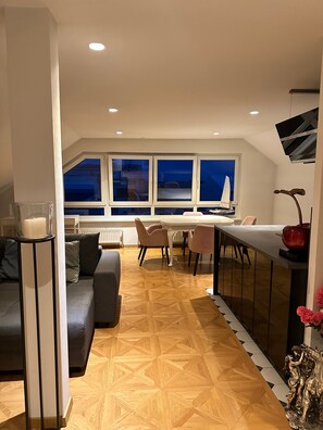 TV - Apartment 'Helles Große Wohnung' with Wi-Fi (Hofheim)