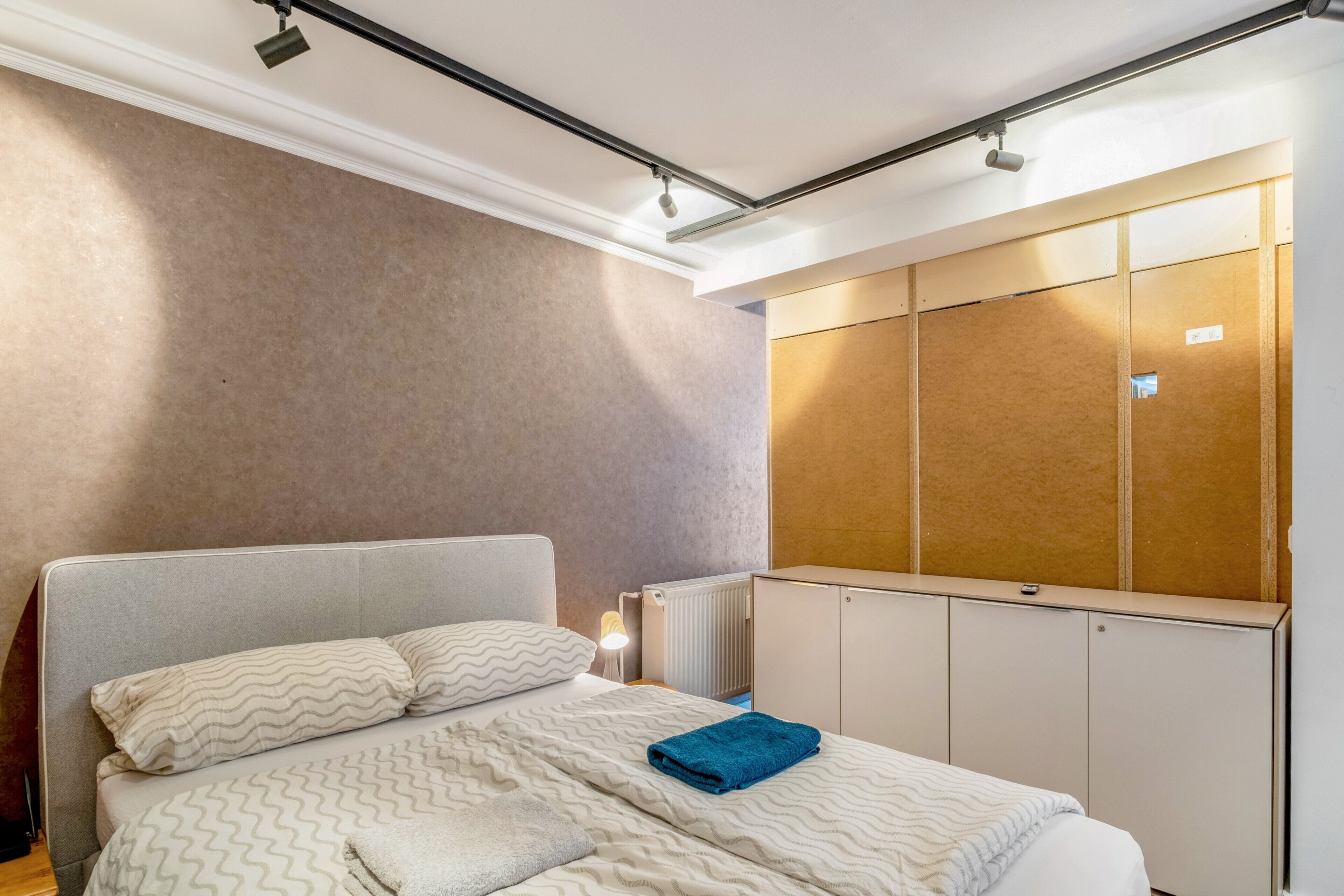 2 quartos, ferros/t ábuas de passar roupa, Wi-Fi, roupa de cama