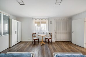 2 Schlafzimmer, Bügeleisen/Bügelbrett, WLAN, Bettwäsche