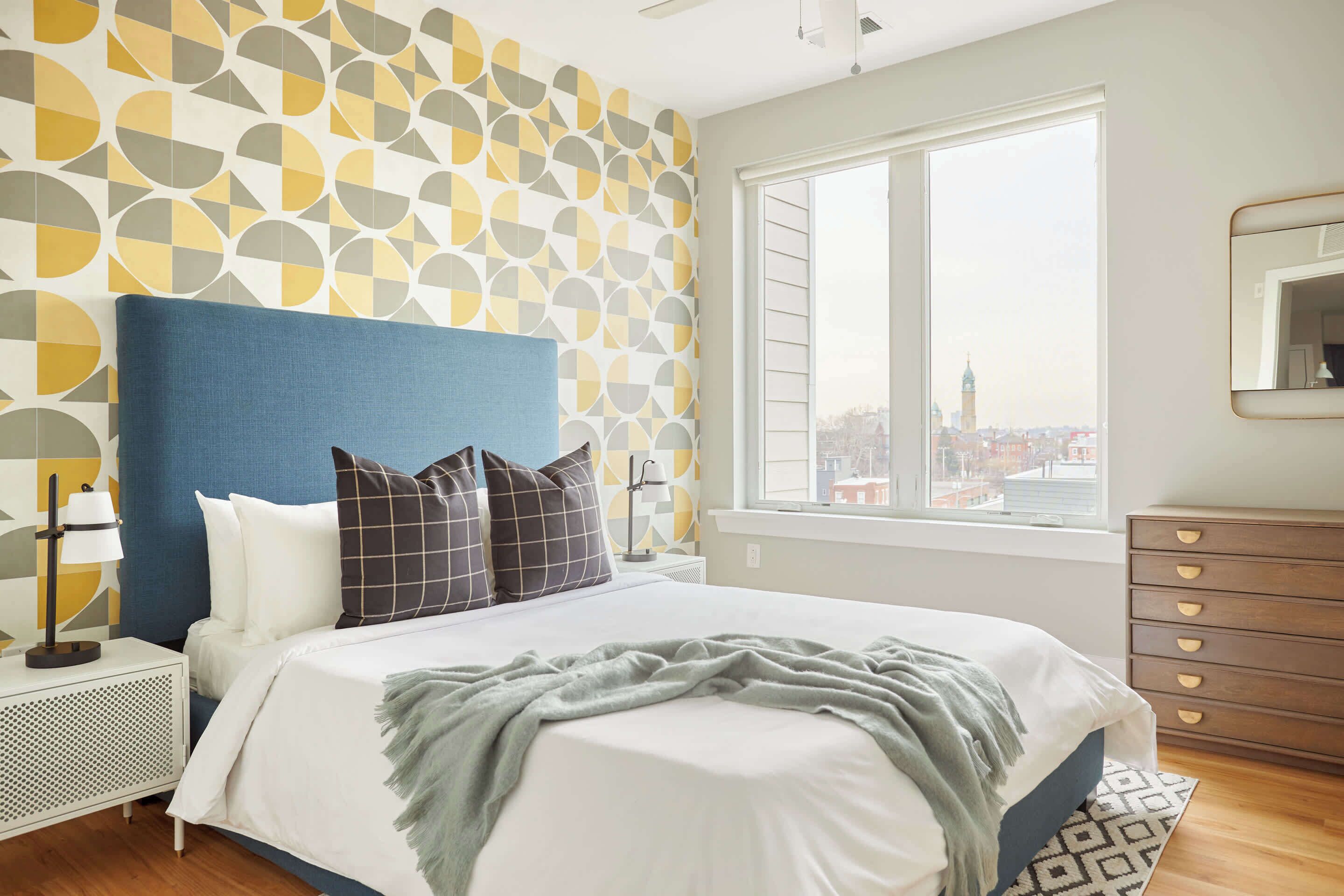 2 bedrooms, desk, iron/ironing board, WiFi