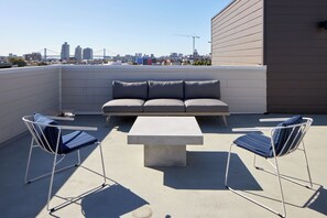 Terrace - 2 Queen Beds | Heart of Fishtown | StayCozy (Philadelphia)