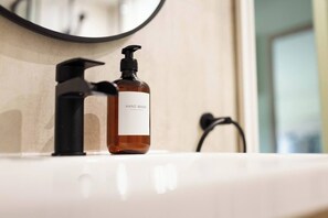 Unclassified image, 4 of 17, button - Luxury Dog-Friendly Double Room | Olive House, Ambleside (Ambleside)