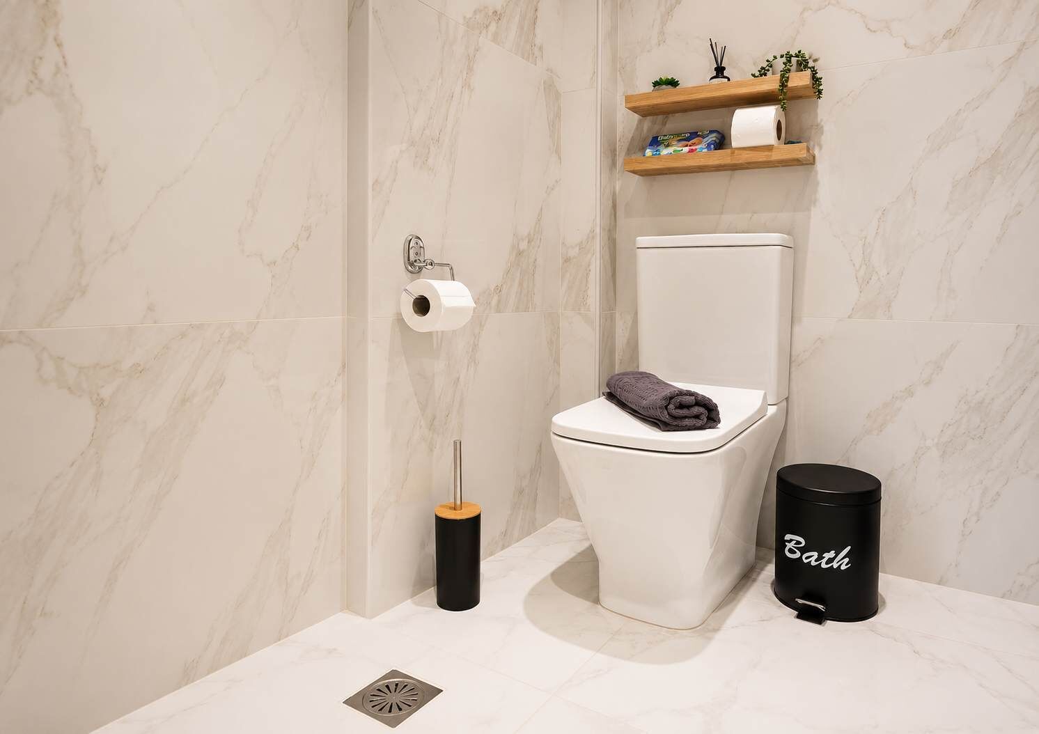 Dusche, Haartrockner, Handtücher, Shampoo