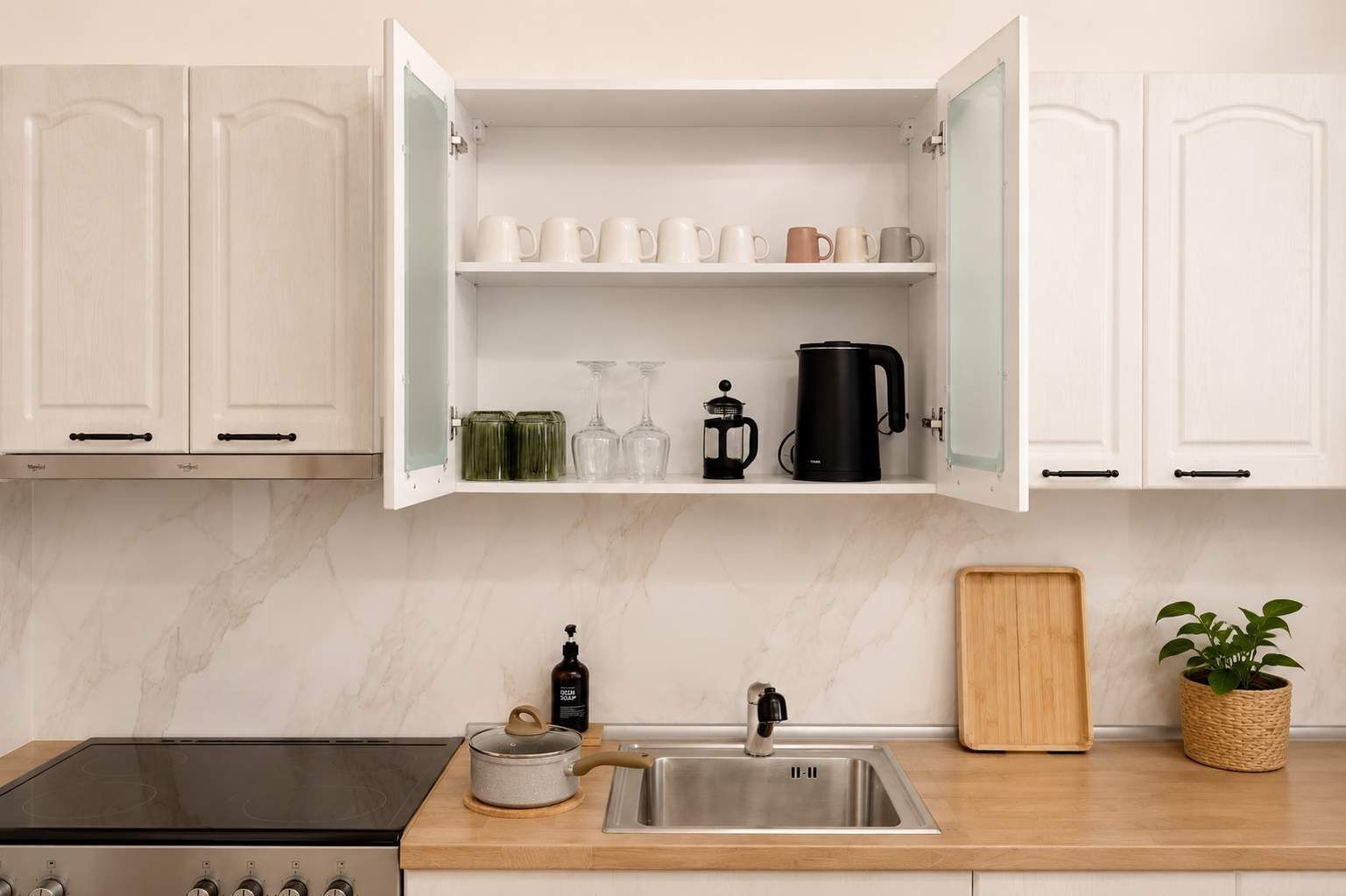 Coffee/tea maker, fridge, oven, stovetop
