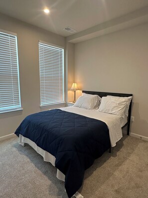 Iron/ironing board, free WiFi - Modern 3-Bedroom Townhome in Beautiful Pasadena, Convenient to Water, BWI & DC (Pasadena)