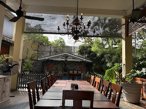 Khu ẩm thực ngoài trời