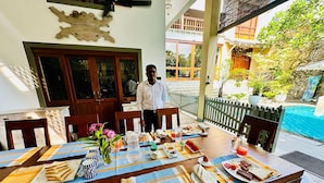 Tempat makan luar