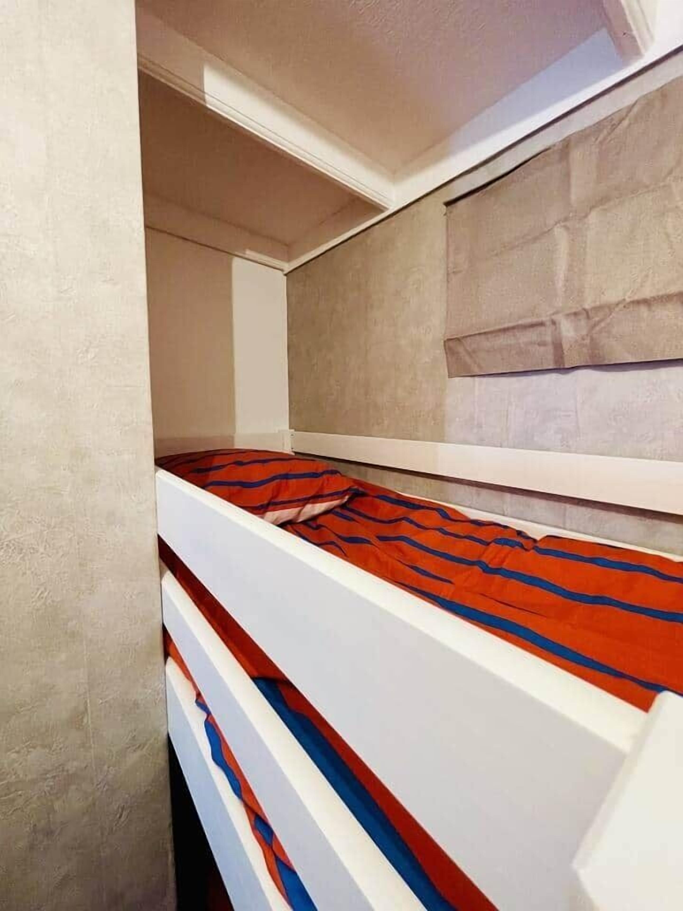 3 slaapkamers, reisbedje, wifi (toeslag)